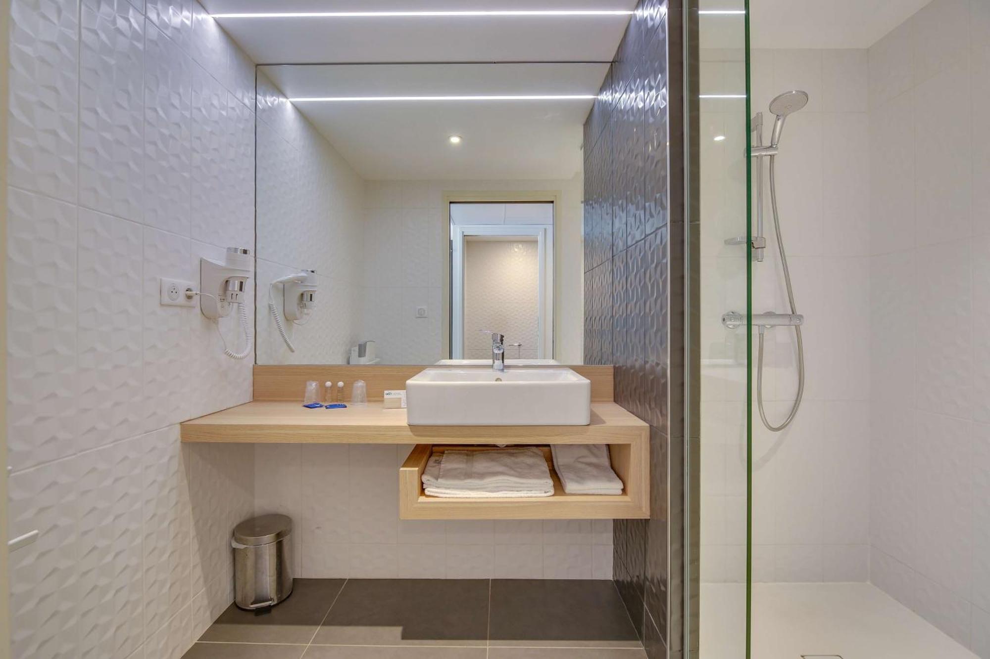 Hotel Brit Confort 3*